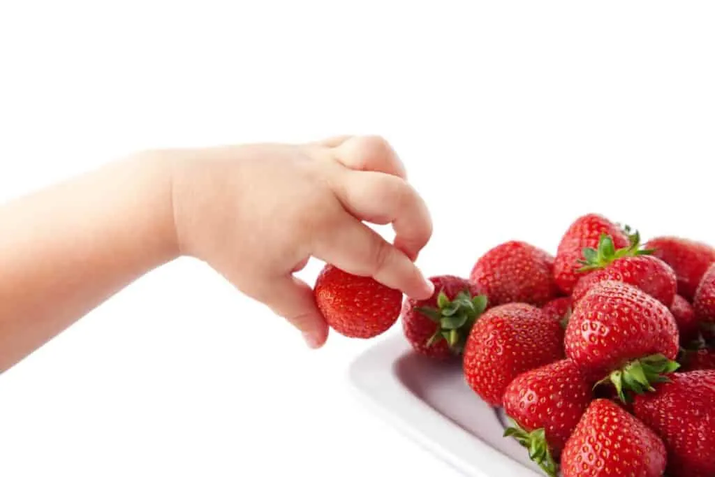 strawberries for healthy eyes