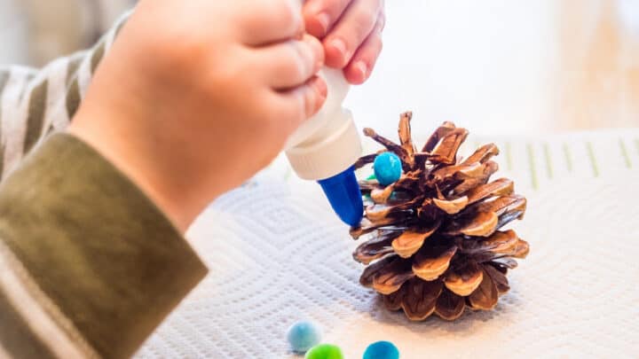 9 Super Easy Christmas Crafts For Toddlers (AGE 2-3 YEARS)