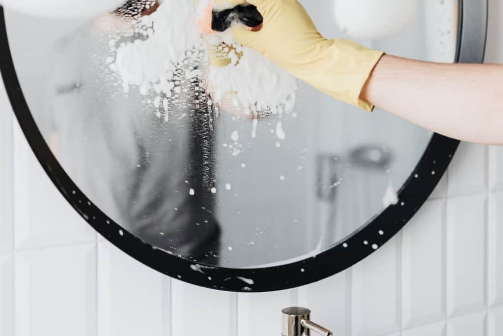 How To Clean A Cloudy Mirror (4 EASY WAYS)