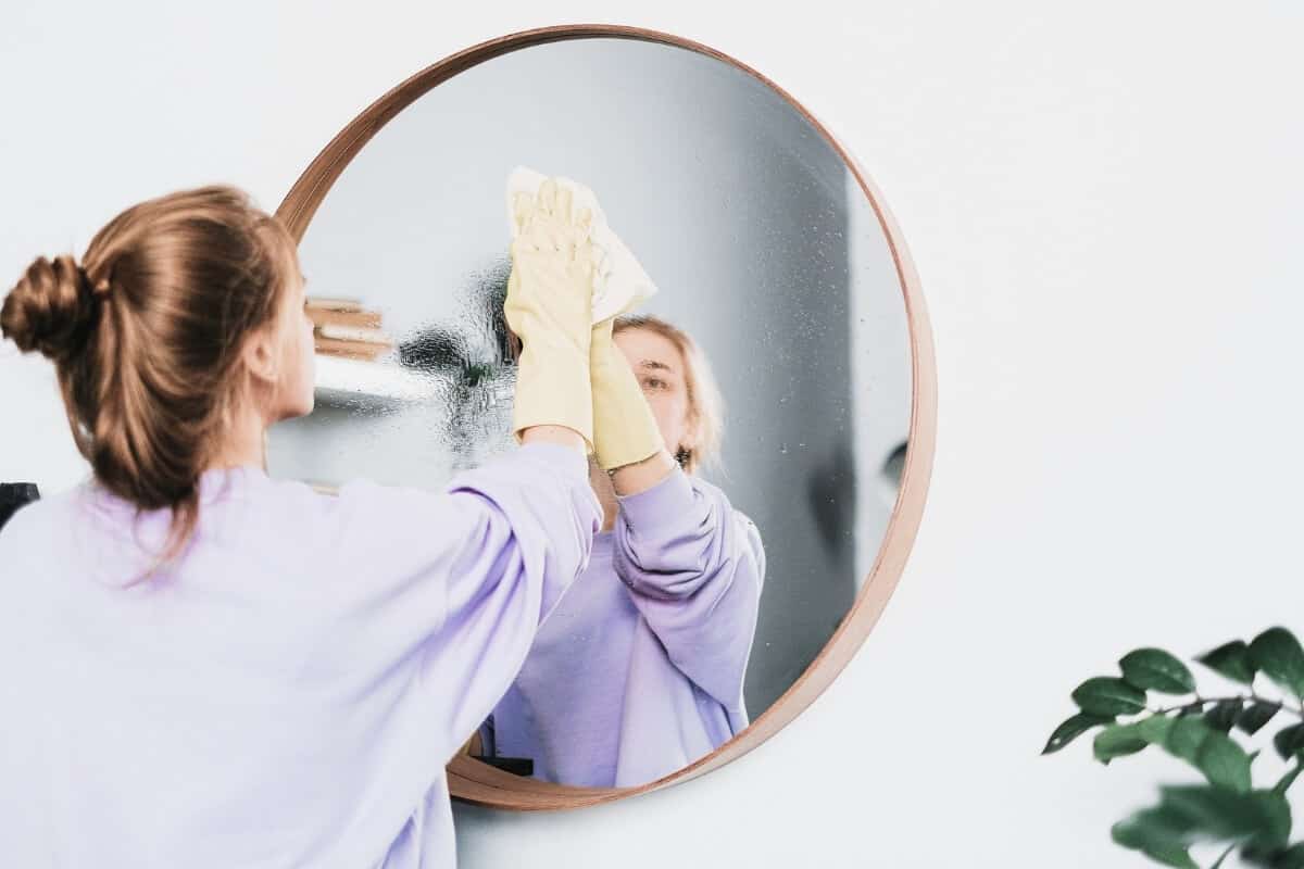 cleaning mirror