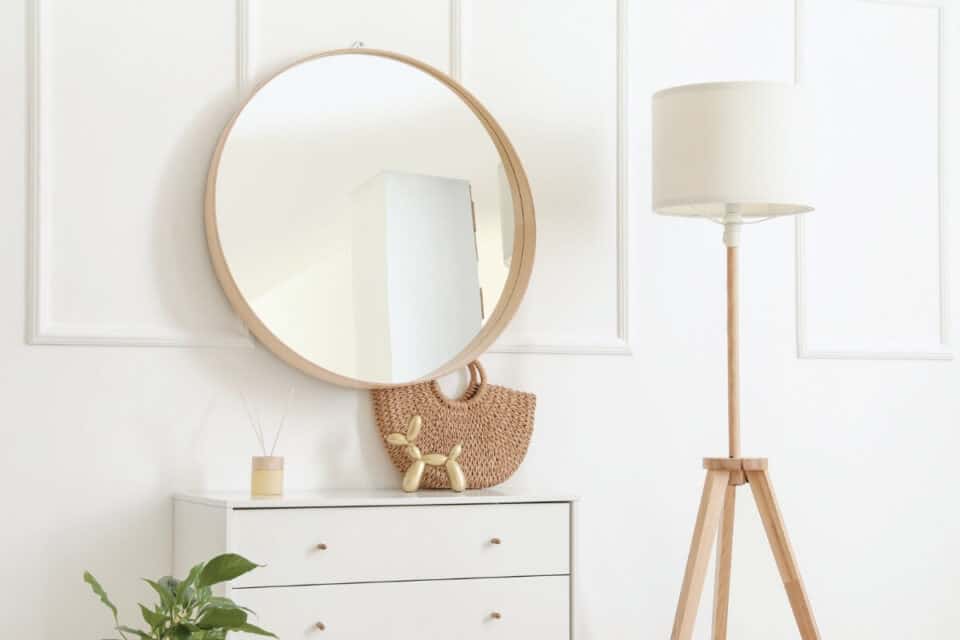 How To Clean A Cloudy Mirror (4 EASY WAYS)