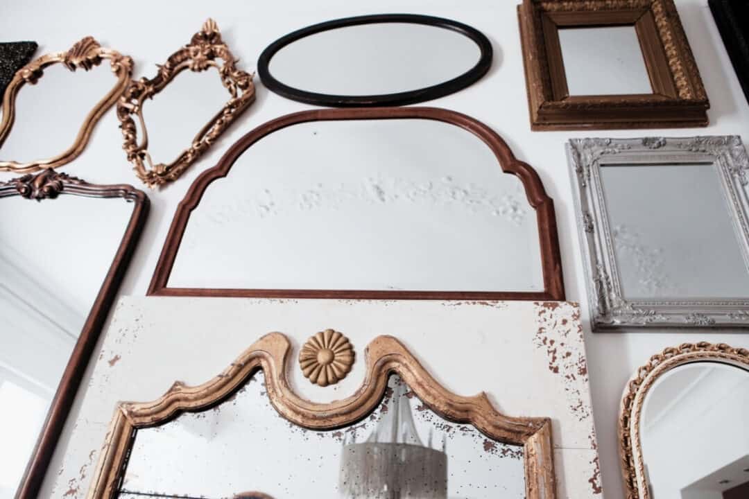 How To Clean A Cloudy Mirror (4 EASY WAYS)