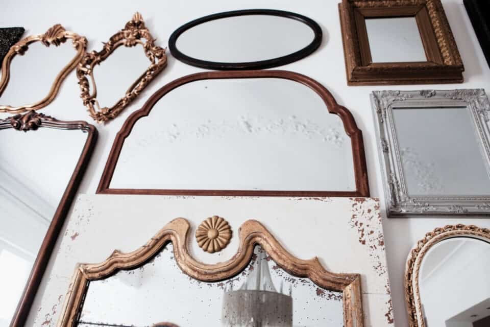 How To Clean A Cloudy Mirror (4 EASY WAYS)