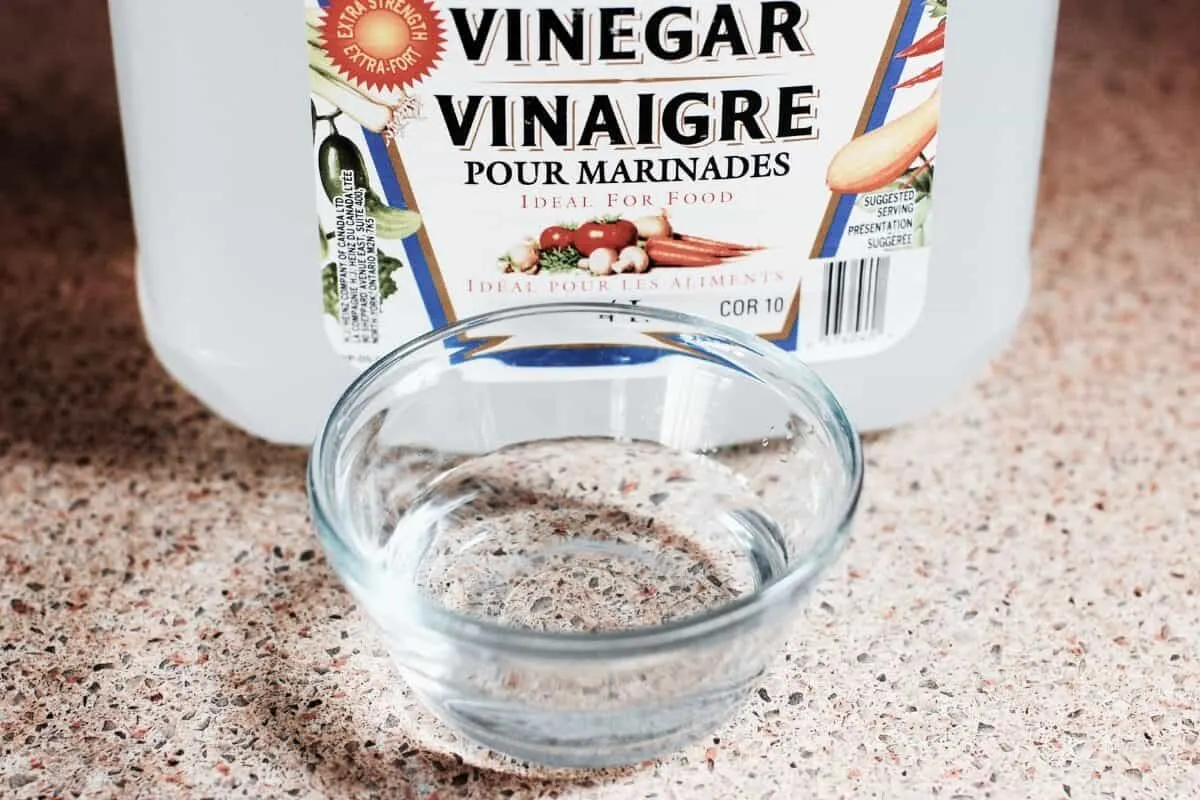 vinegar for cleaning glass